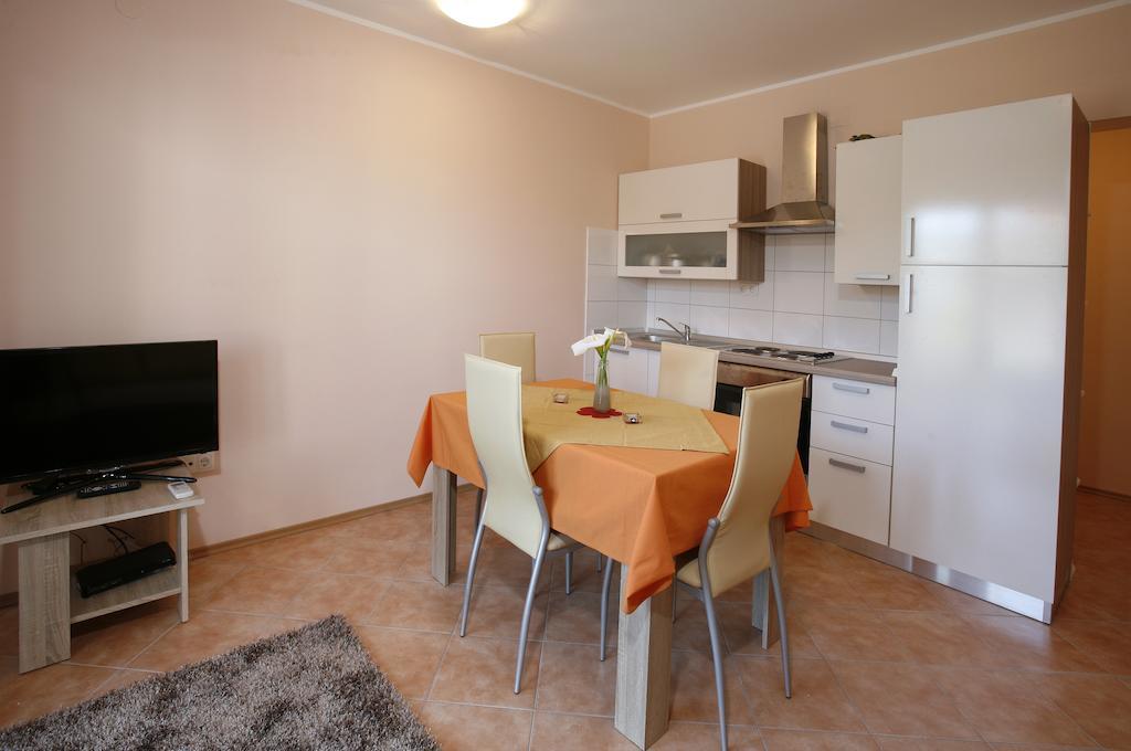 Apartment Fila I Jure Solin Zimmer foto